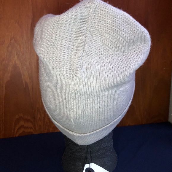 NWT Only winter hat - Picture 2 of 5